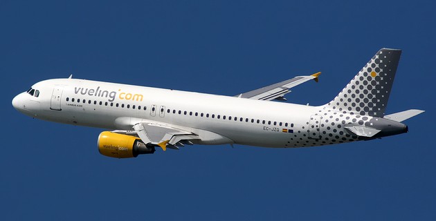 fot. FlightReal (Flickr: Airbus A320 Vueling) via Wikimedia Commons